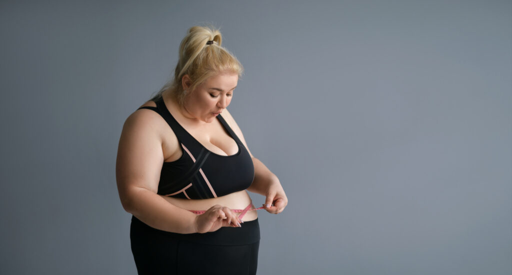 mulher com obesidade, um dos sintomas da diabetes